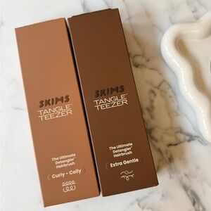 SKIMS Tangle Teezer Hairbrush Duo in Brown and Tan